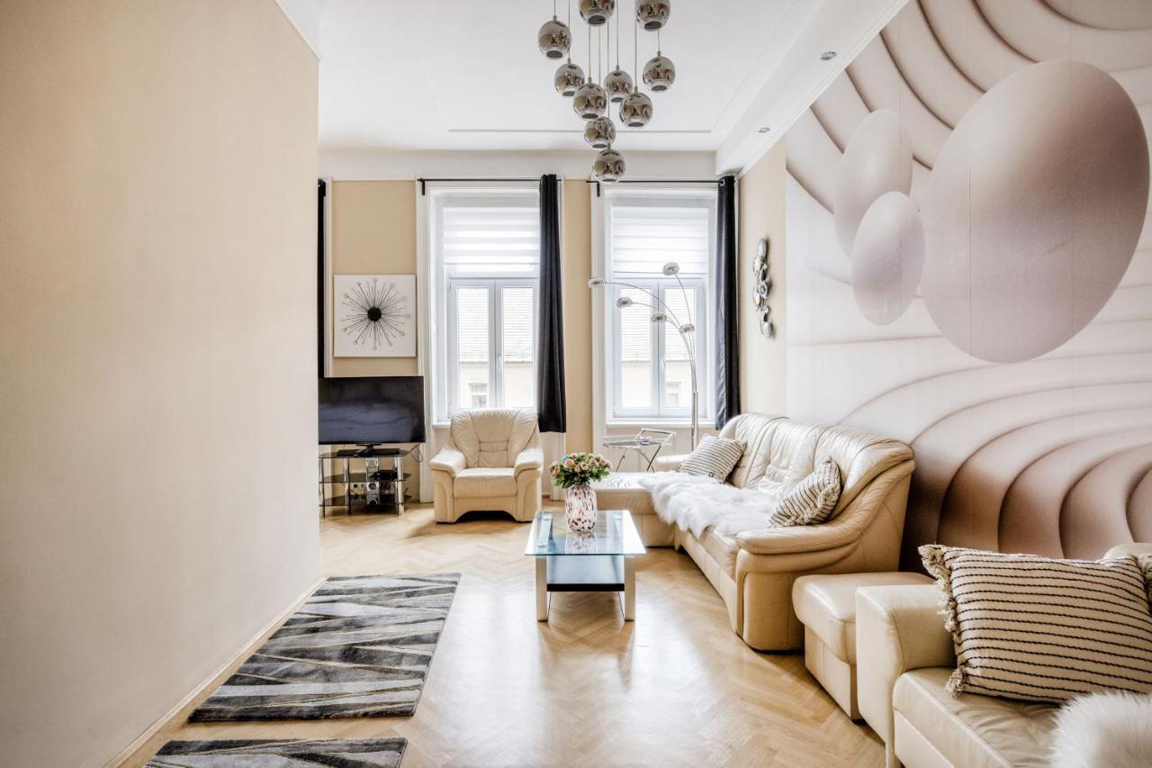Bubbles Apartment Budapest Exteriör bild